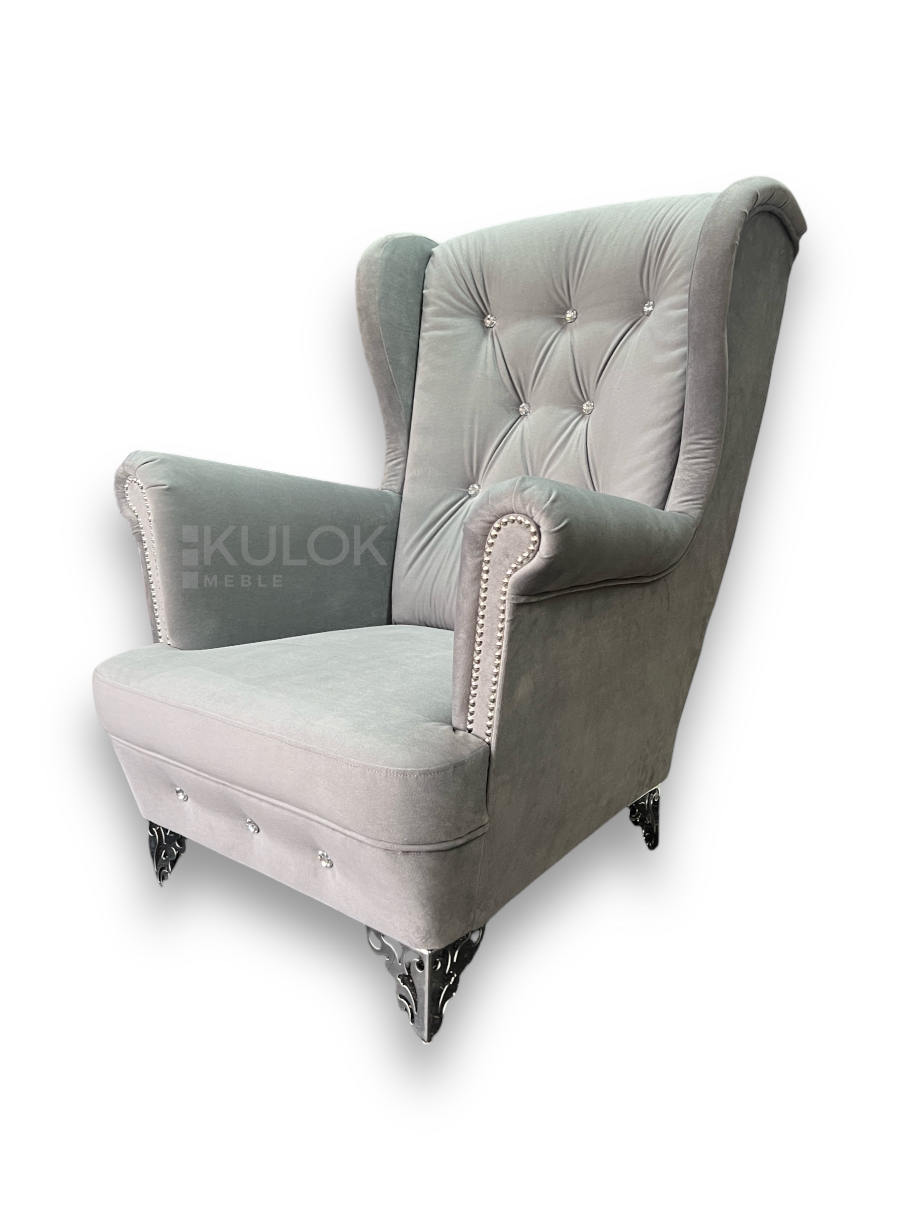 Pikowany Uszak z listwami dekoracyjnymi - designerski mebel na wysokich ażurowych nogach